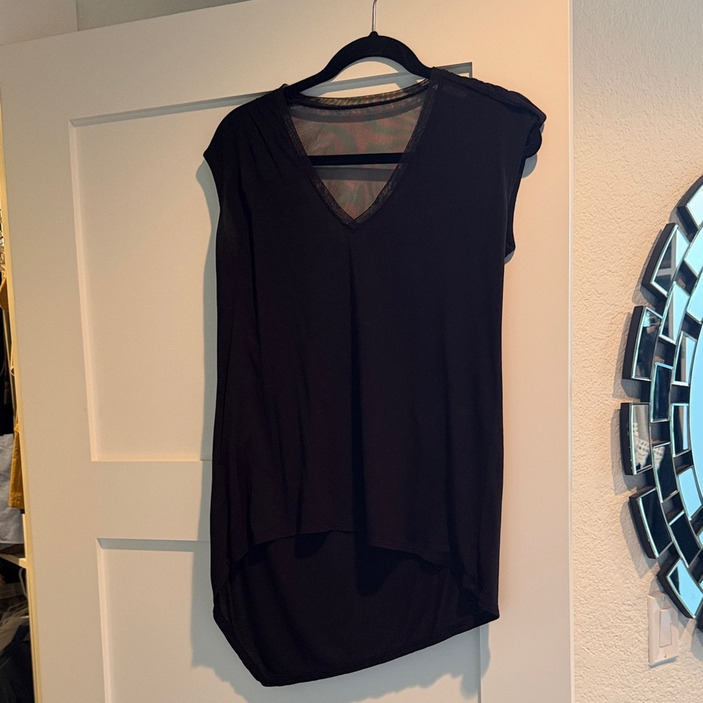 BCBGMaxAzria Black V-Neck Short Sleeve Top